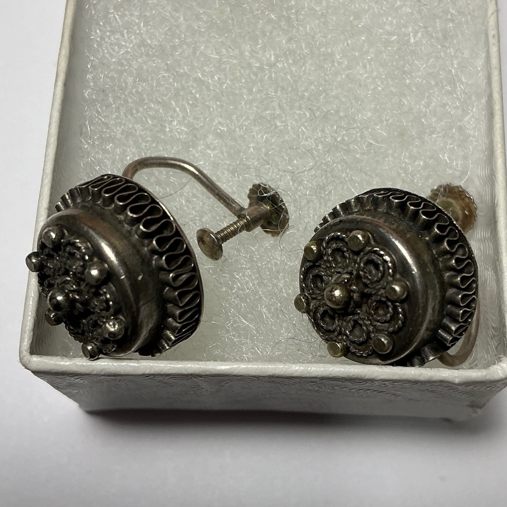 Vintage 835 silver screw back earrings